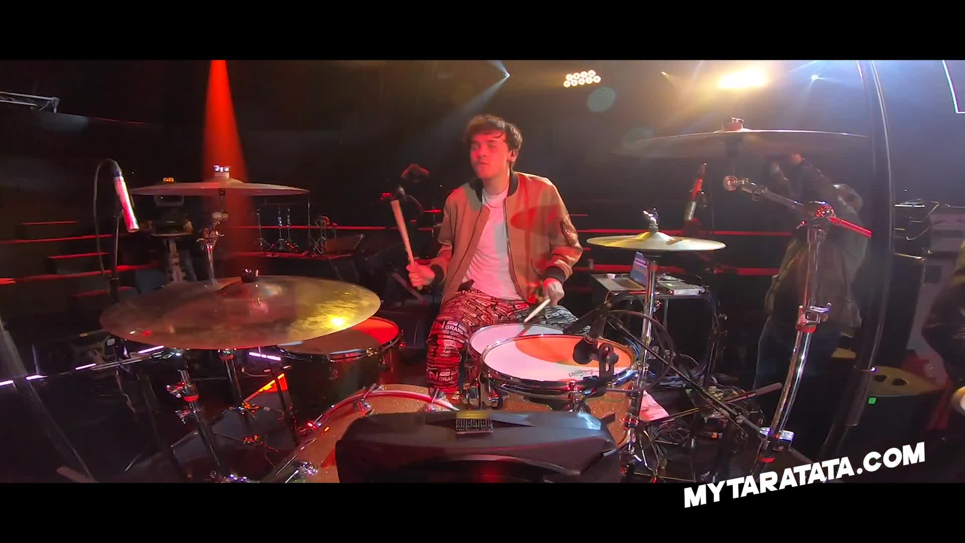 Taratata R p titions Avec Enzo Gabert Batteur Skip The Use Bad Guy 